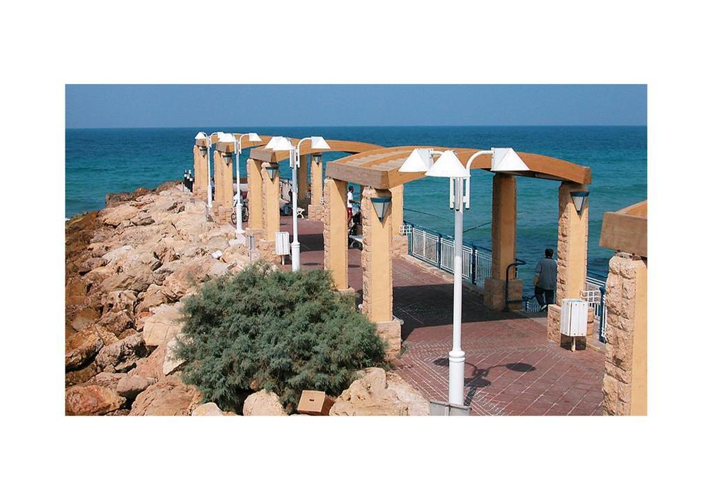 Ha-Aliya Sea View Apartment Нахария Екстериор снимка